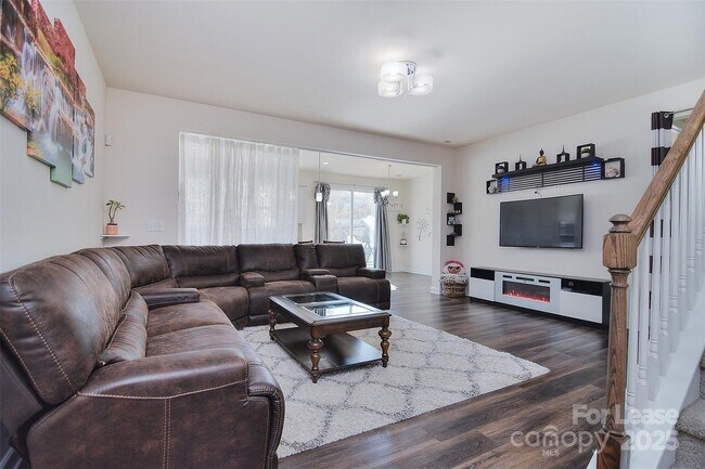 Foto del edificio - 9245 Glenburn Ln