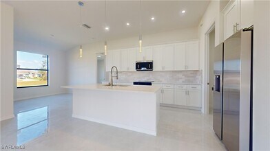 Building Photo - 2421 NW 24th St