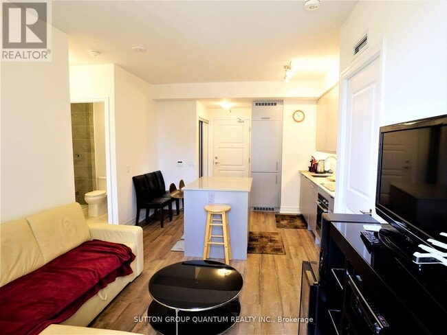 Building Photo - 36 Elm Dr W