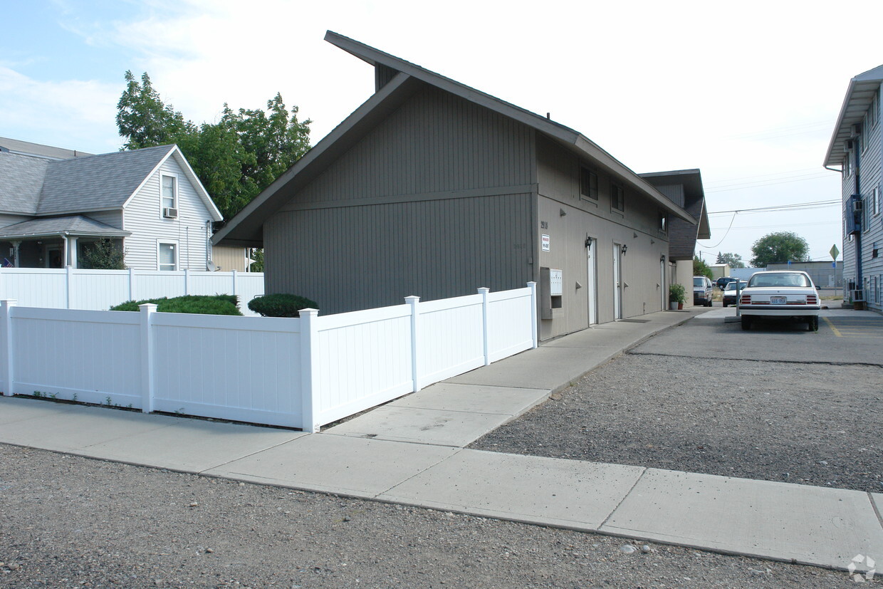 Building Photo - 2918 N Hogan St