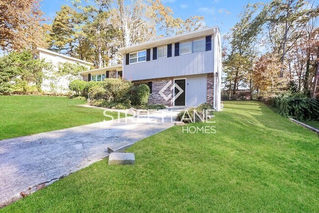 Foto del edificio - FIRST FULL MONTH FREE IF 13 MONTH LEASE SI...
