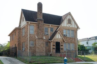 Building Photo - 405 W Clay St