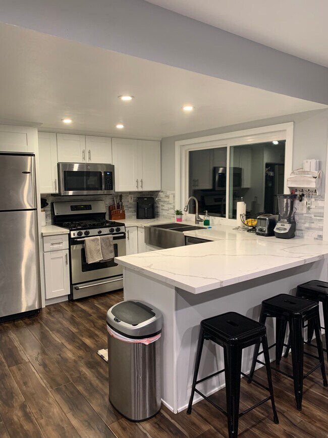 Kitchen - 20119 Leadwell St