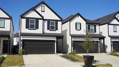 Building Photo - 2913 Crown Gate Dr