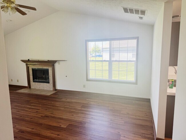 Building Photo - 3106