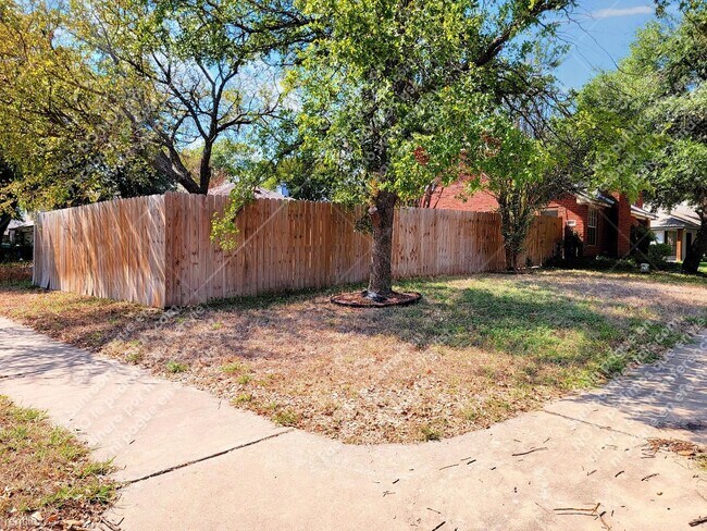 Foto del edificio - 3 br, 2.5 bath House - 1530 Arusha St
