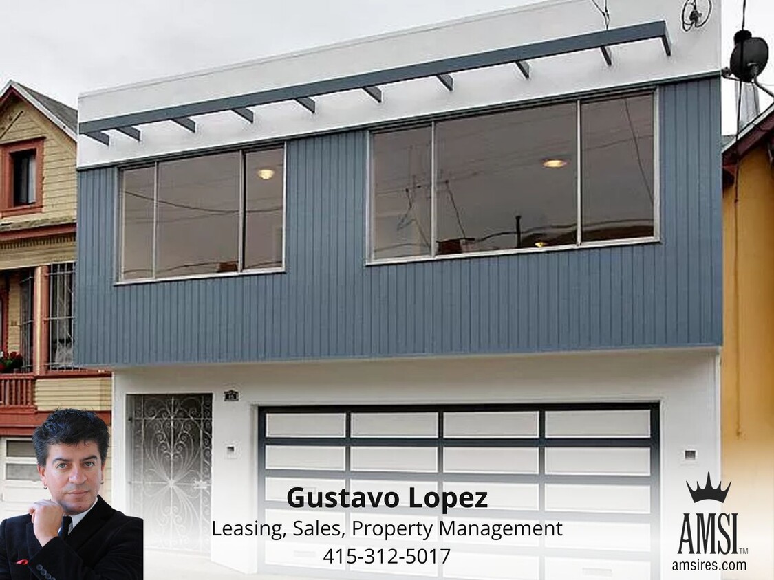 Primary Photo - Big comfortable single family house with d...