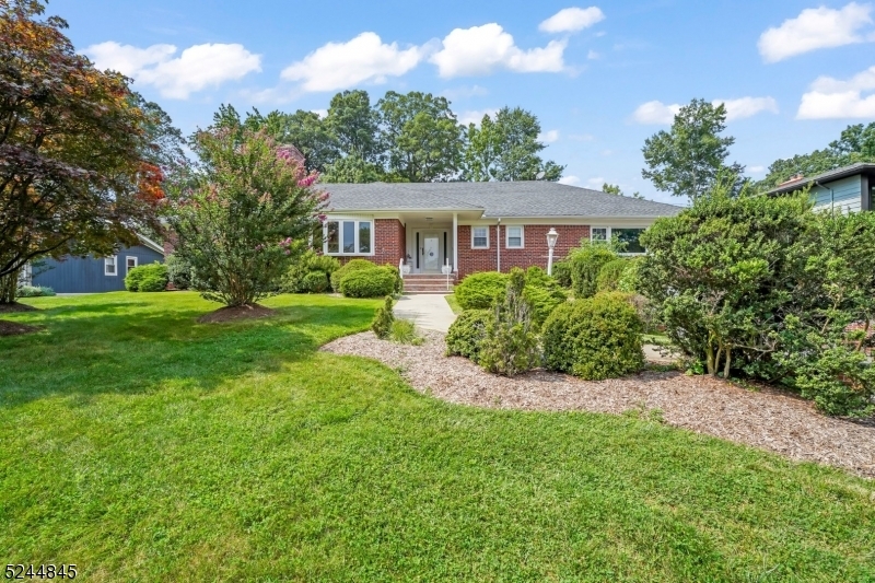 Primary Photo - 187 Crestwood Dr