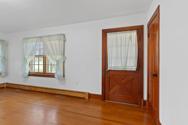 Foto del edificio - Brick 2-Bedroom Home Close to Farmville an...