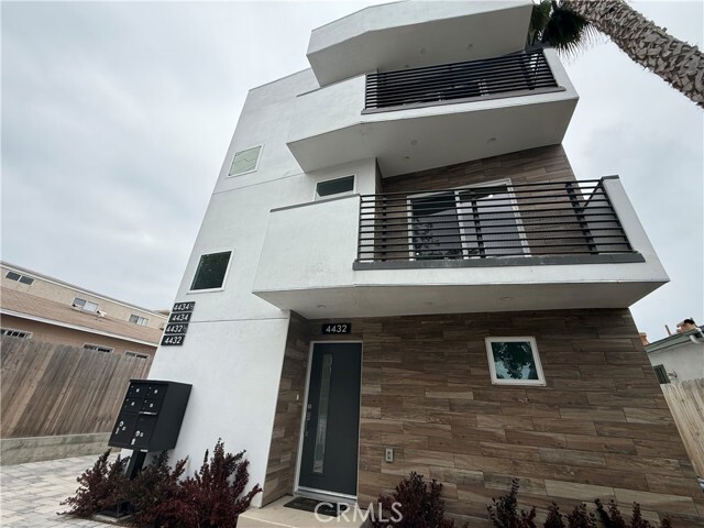 Foto del edificio - 4432 S Centinela Ave