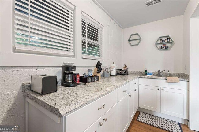 Foto del edificio - 255 Richardson Rd NW