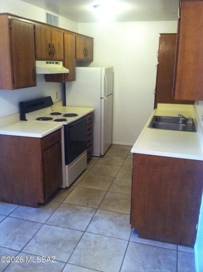 Building Photo - 6625 E Golf Links Rd