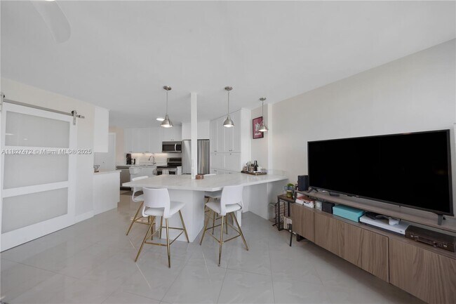 Foto del edificio - 7135 Collins Ave