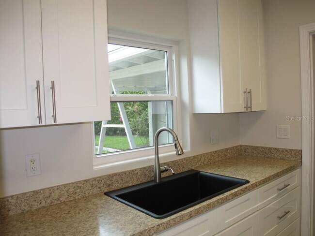 Foto del edificio - 1803 Pineview Cir