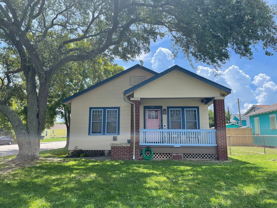 5201 Avenue O 1/2, Galveston, TX 77551 House Rental in Galveston, TX
