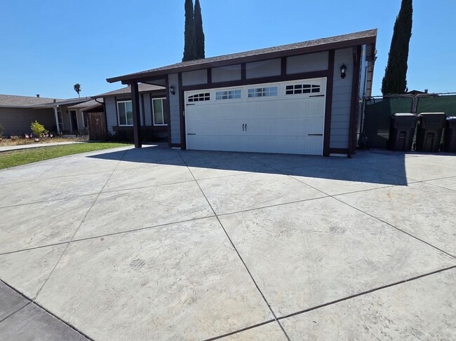Building Photo - 616 Placer Ln