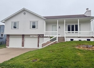 Building Photo - 1629 NE Whitestone Dr