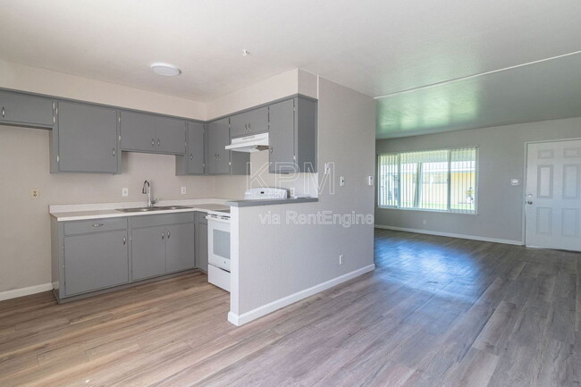 Foto del edificio - 10400 Lower Sacramento Rd