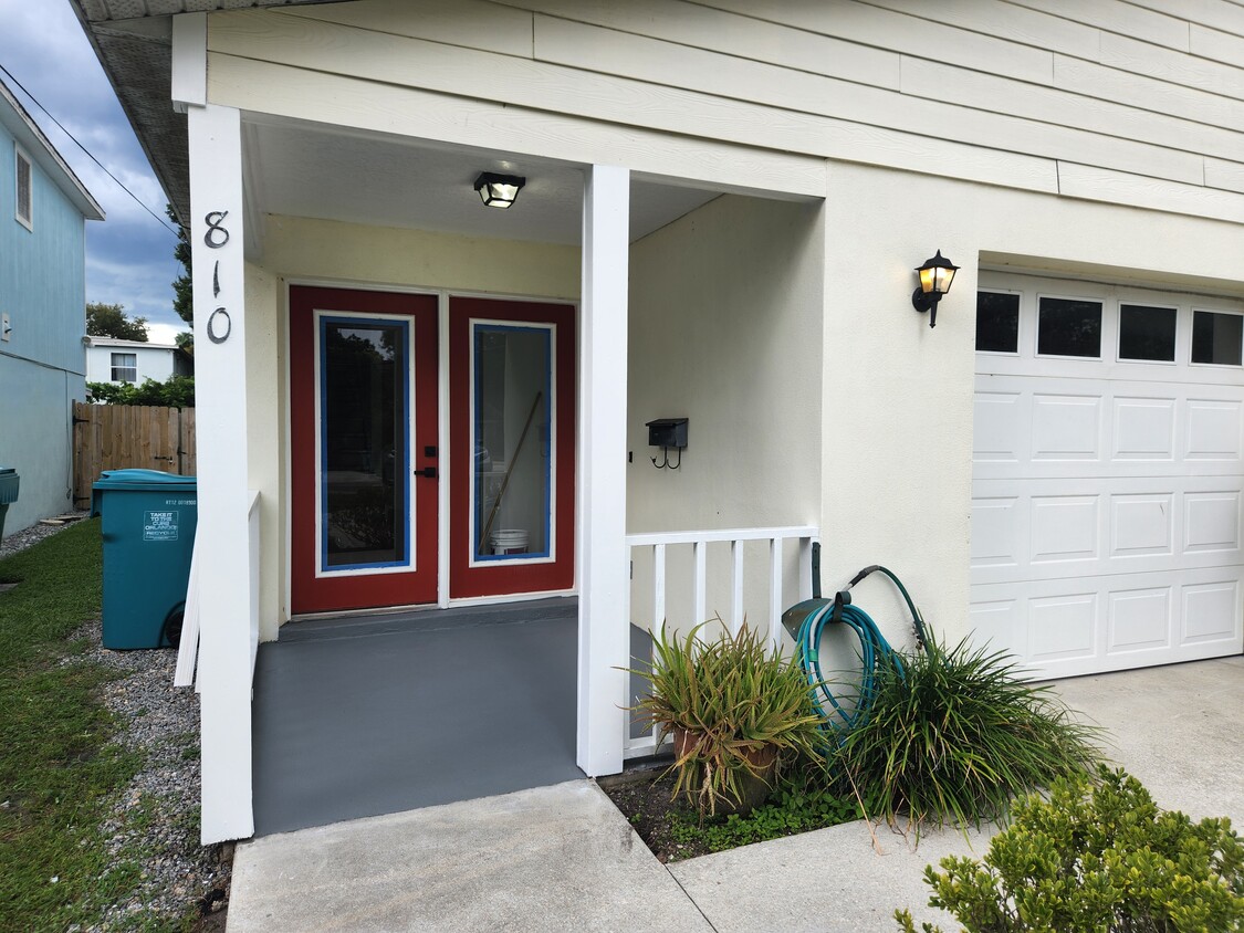 Front Porch Entry - 810 E South St