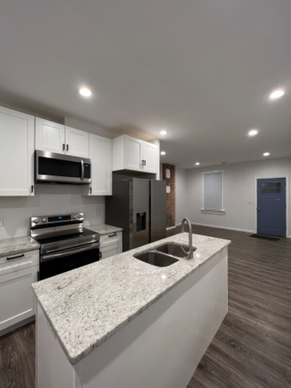 Building Photo - 239 Reeb Ave
