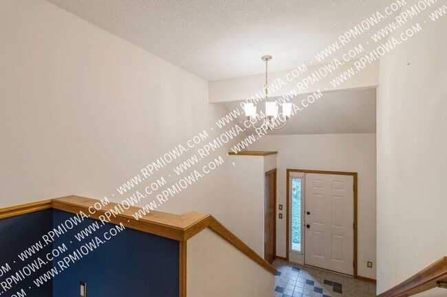 Building Photo - AFFORDABLE TOWNHOME!! 3 Bed, 2 Bath Townho...