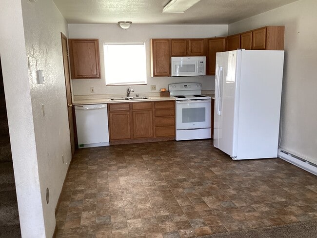 Building Photo - 864 Tara Ct
