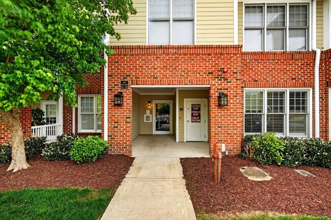Foto del edificio - 828 Waterford Lake Dr