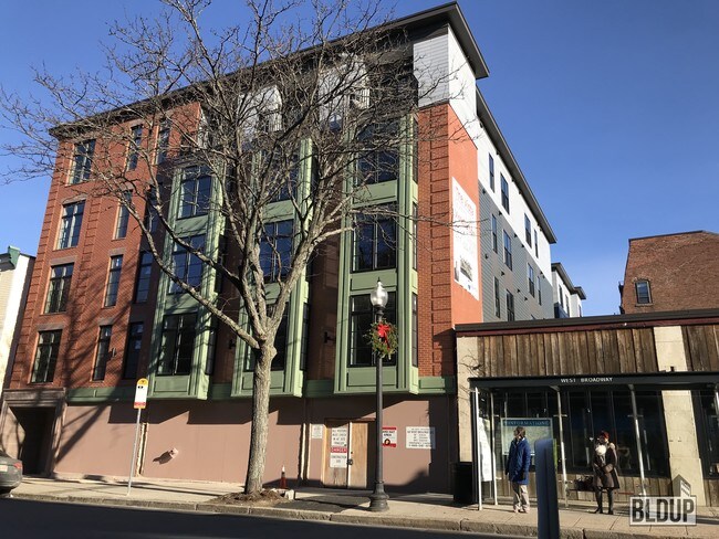 Building Photo - The Vista