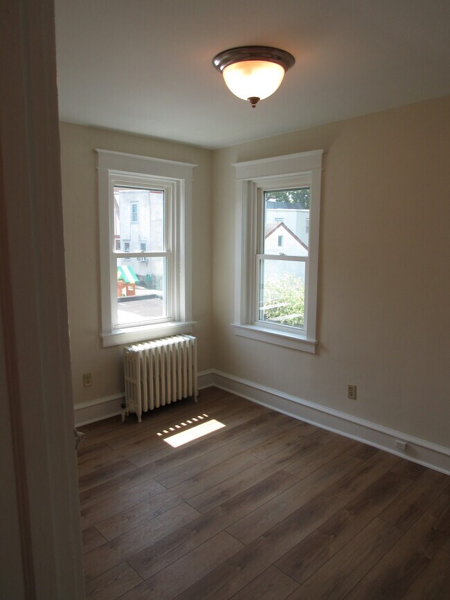 Building Photo - 745 Hathaway Ln