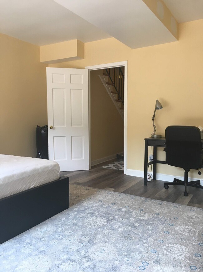 Foto del edificio - 2524 Queen Annes Ln NW