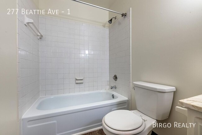 Building Photo - Move in Ready! Large and lovely 2-bedroom ...