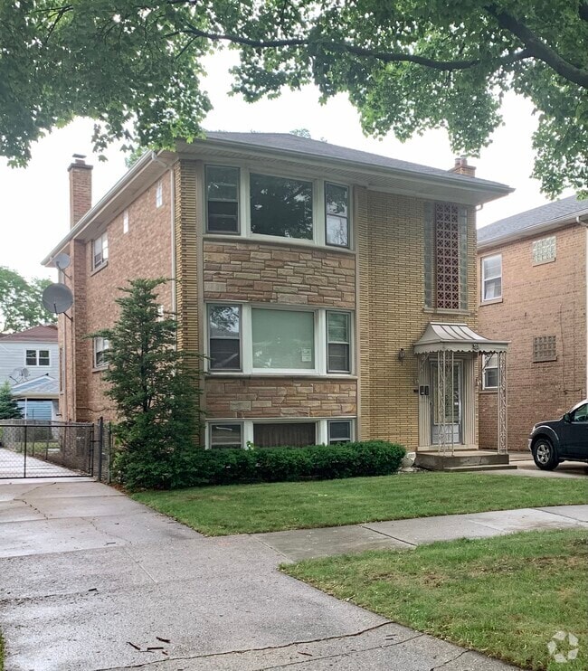Building Photo - 5338 W Sunnyside Ave