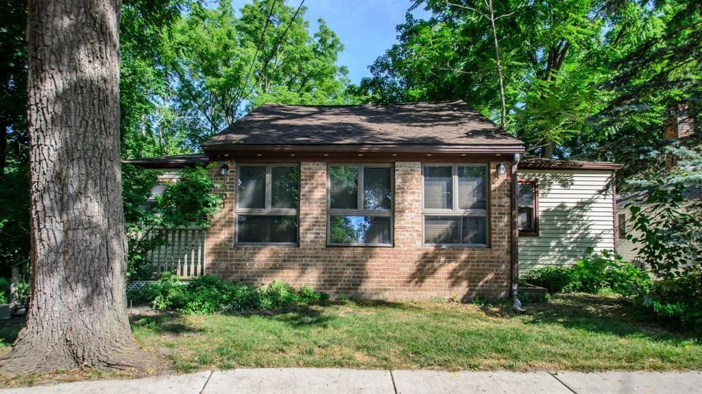 Primary Photo - 1301 Jones Dr