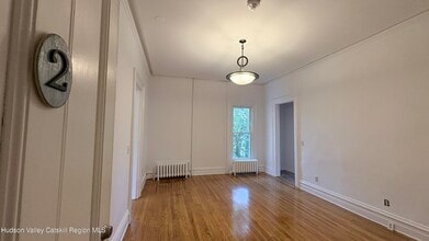 Building Photo - 834 Warren St