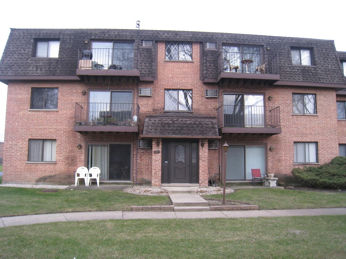 909 S McKinley Ave Unit 2B, Arlington Heights, IL 60005 Apartment for
