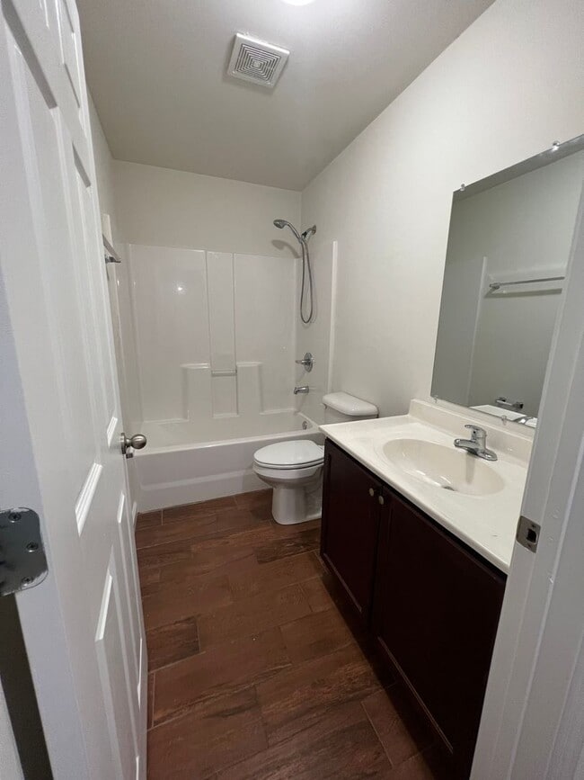 Foto del edificio - 3 bed/2 bath with 1 car garage for lease