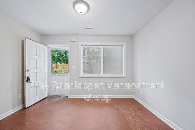 Building Photo - 2906 Alabama Dr