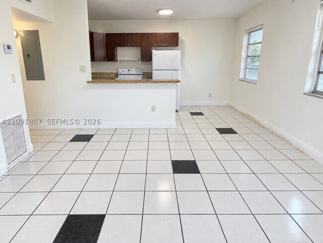 Foto del edificio - 1525 NE 154th St