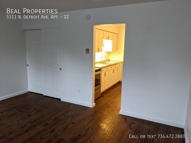Foto del edificio - 5311 N Detroit Ave