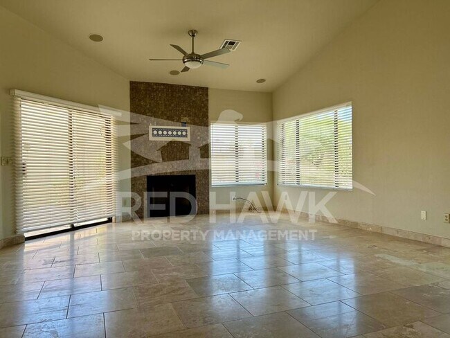 Foto del edificio - 6117 E Nance St