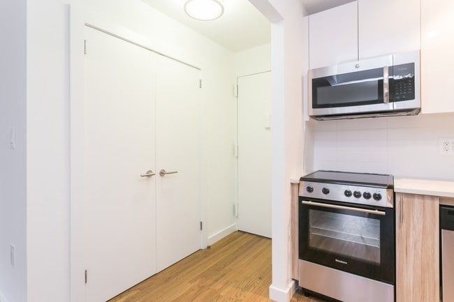 Building Photo - 309 W 30th St
