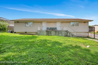 Building Photo - 1215 Lori Dr