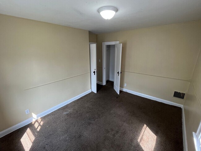 Foto del edificio - 3 Bed Home - South Side Neighborhood