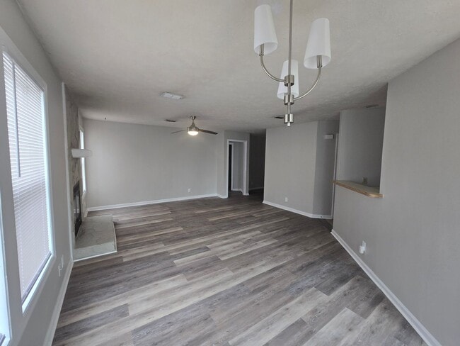 Foto del edificio - 6821 Willowbrook Dr