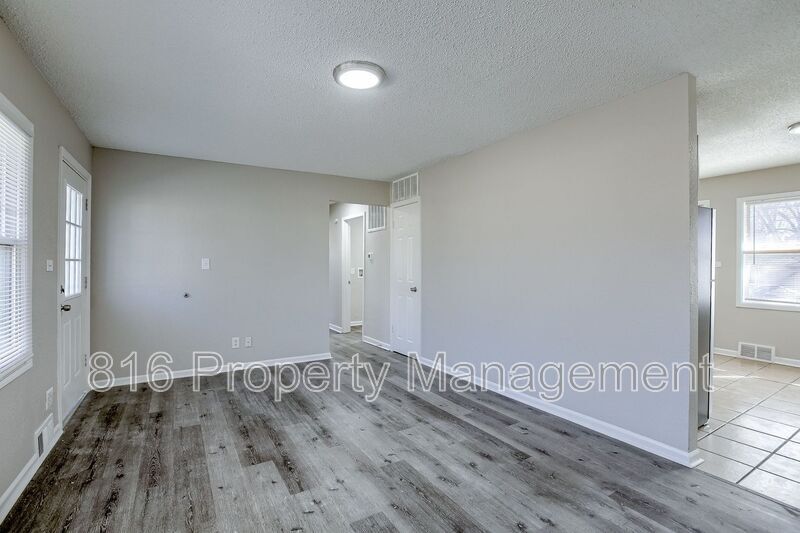 Primary Photo - 11201 Crystal Ave