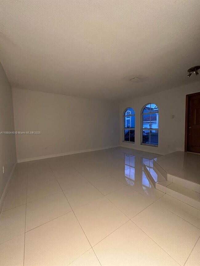 Foto del edificio - 10812-10851 NW 51st Ln