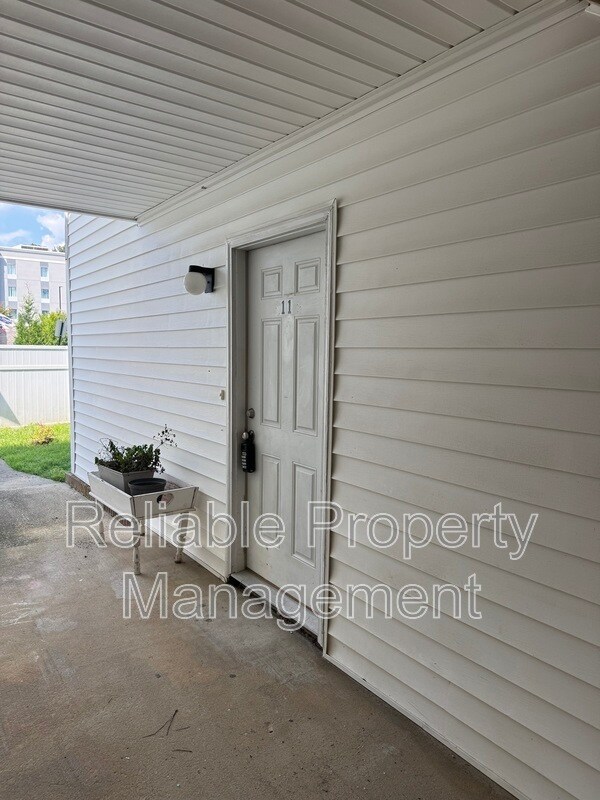 Building Photo - 406 S Walton Dr