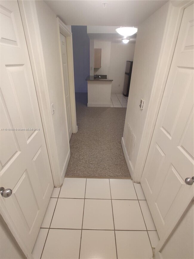 Building Photo - 2516 Centergate Dr