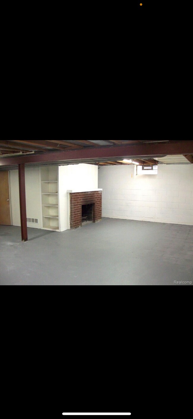 Building Photo - 15787 McLain Ave