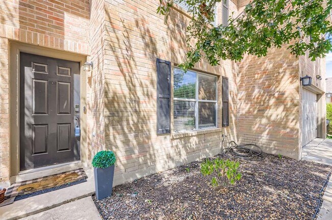 Building Photo - 1202 Hughmont Dr